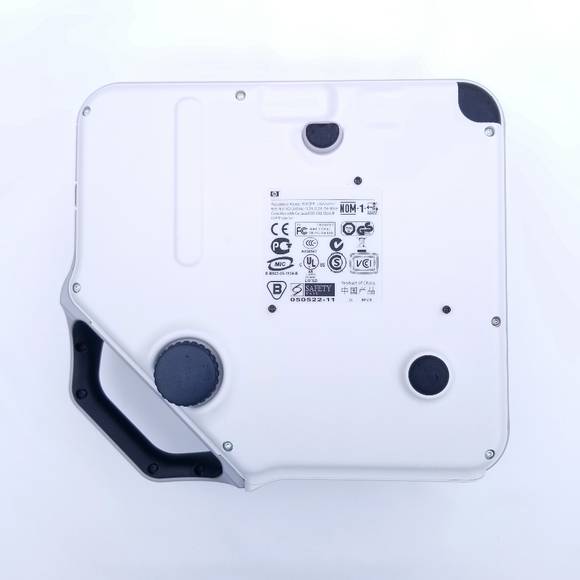 Digital Multimedia DLP Projector w/DVI, VGA, USB & Speaker - 800x600, 1600 Lumen - Picture 10 of 13